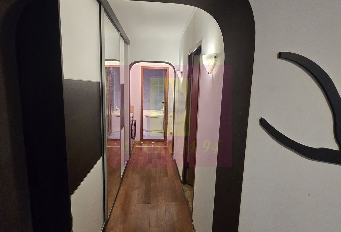 Vanzare 3 camere Titan