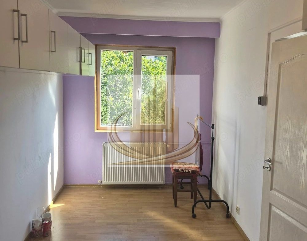 Apartament 3 camere, 40 mp utili, etaj 4/4, acoperiș, zona Șagului
