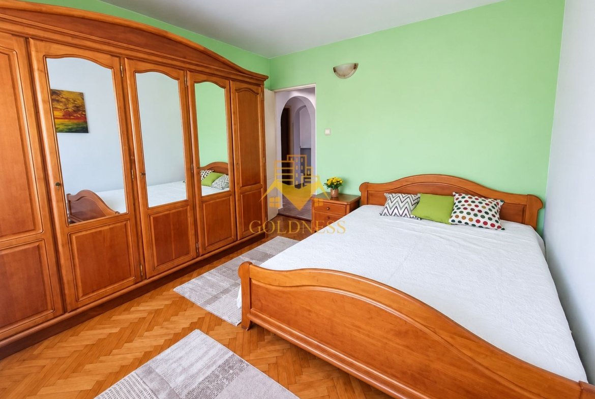 3 camere