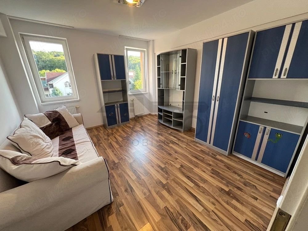 Inchiriez apartament 3 camere penthouse