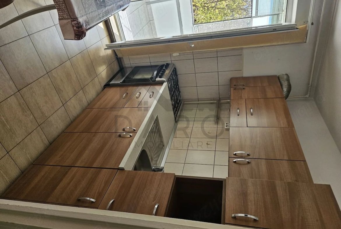 Vând ap. 2 camere Tudor-zona Pensiunea Europa, însorit, zona linistita+ Garaj