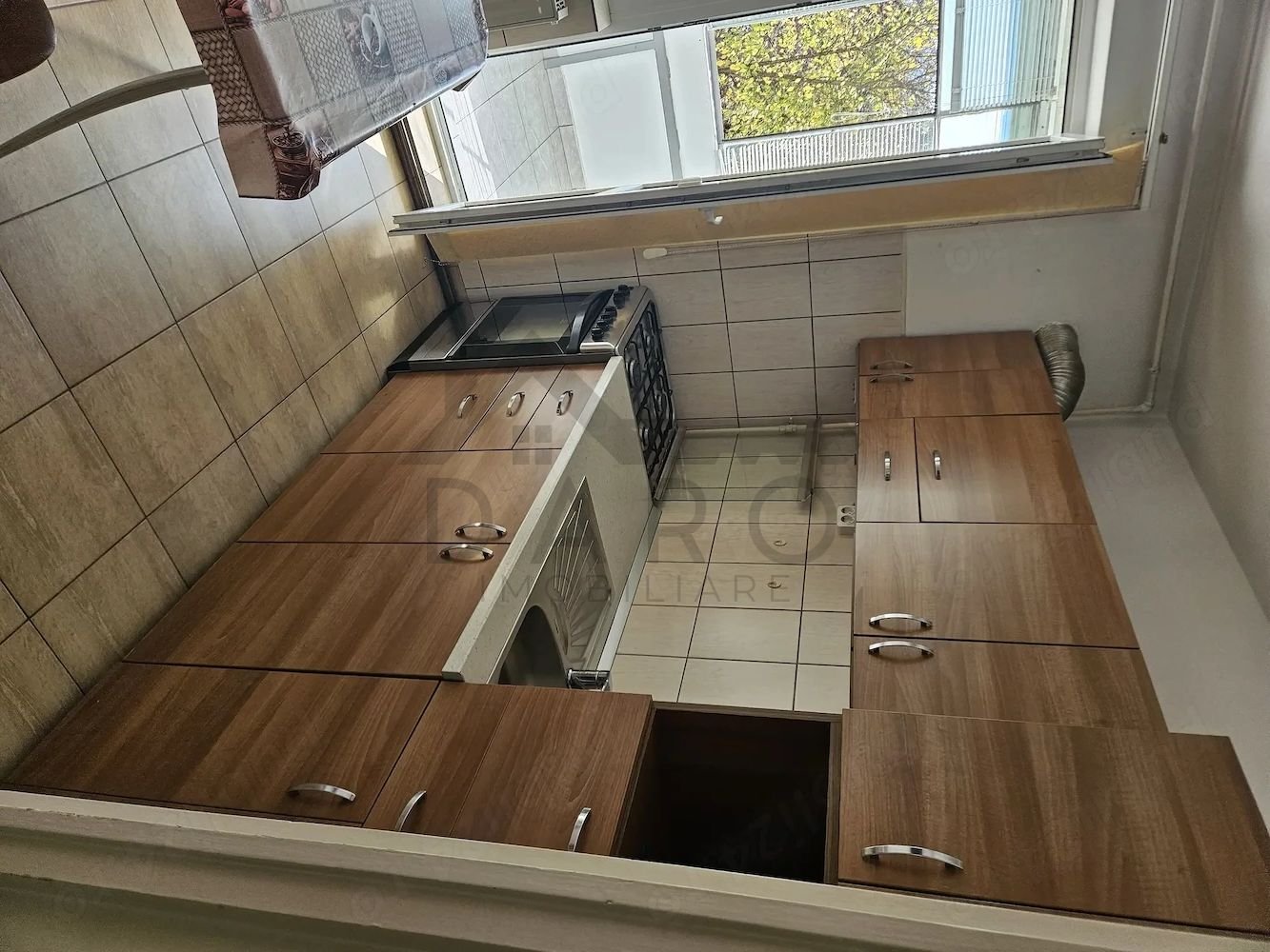 ce733bd0ee6b45189086dcdb44641a1a Vând ap. 2 camere Tudor-zona Pensiunea Europa, însorit, zona linistita+ Garaj