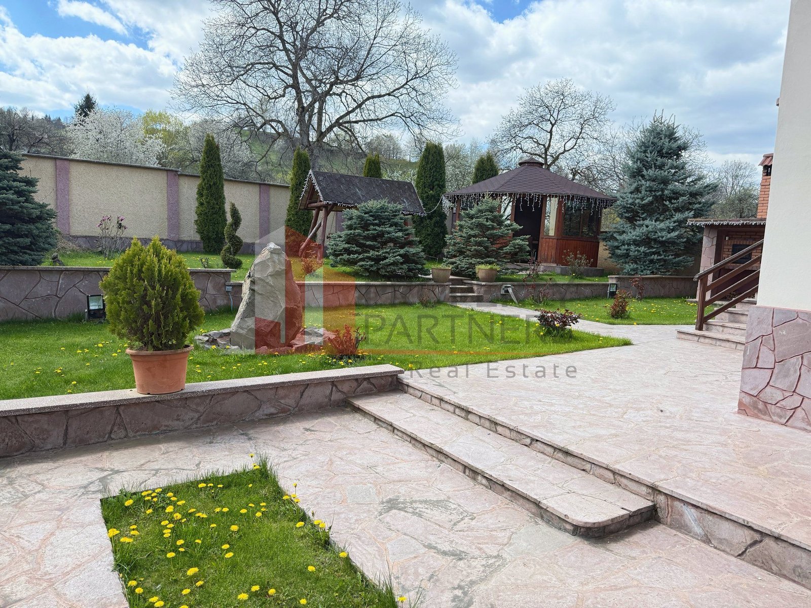 ceb4357a3668454abb74d2bcef18b099 Casă 5 dormitoare + casă de oaspeți, priveliște Piatra Craiului, Sohodol-Bran