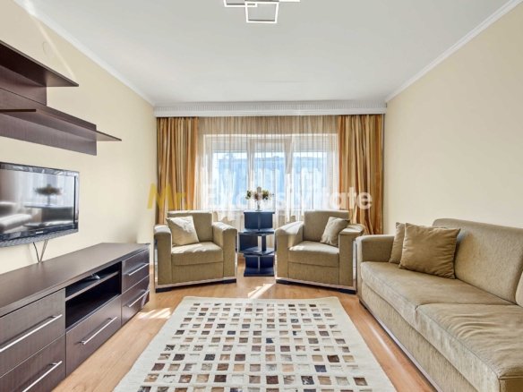 Central-Eremia, ap. 3 camere, 2 băi + boxă,proaspăt zugrăvit, et.2