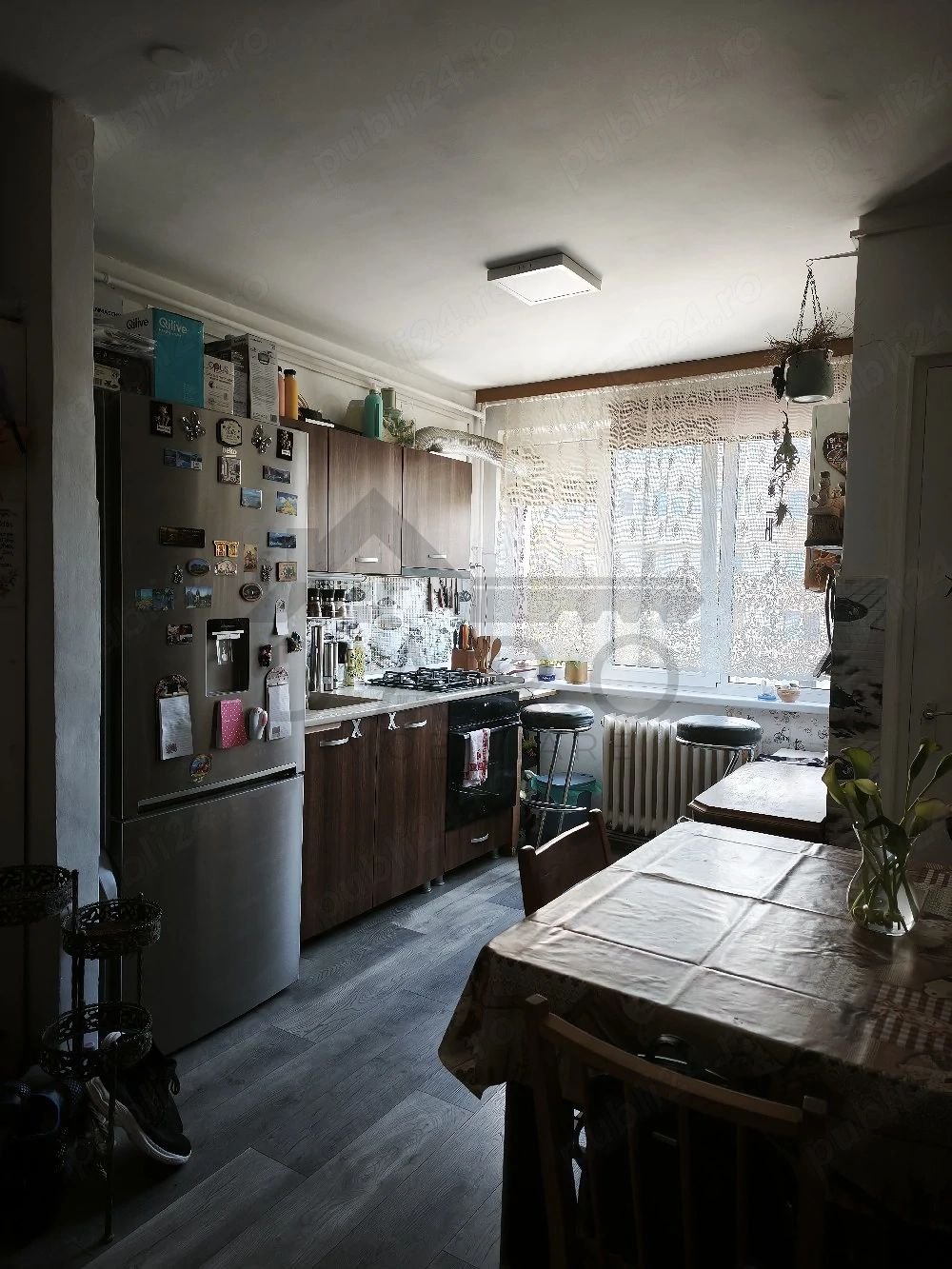 vând apartament cu 3 camere in Tudor zona Fortuna