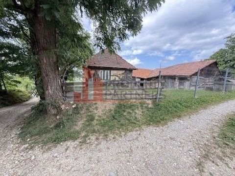 Teren intravilan 3.000 mp cu casă tradițională – Bran, sat Poarta