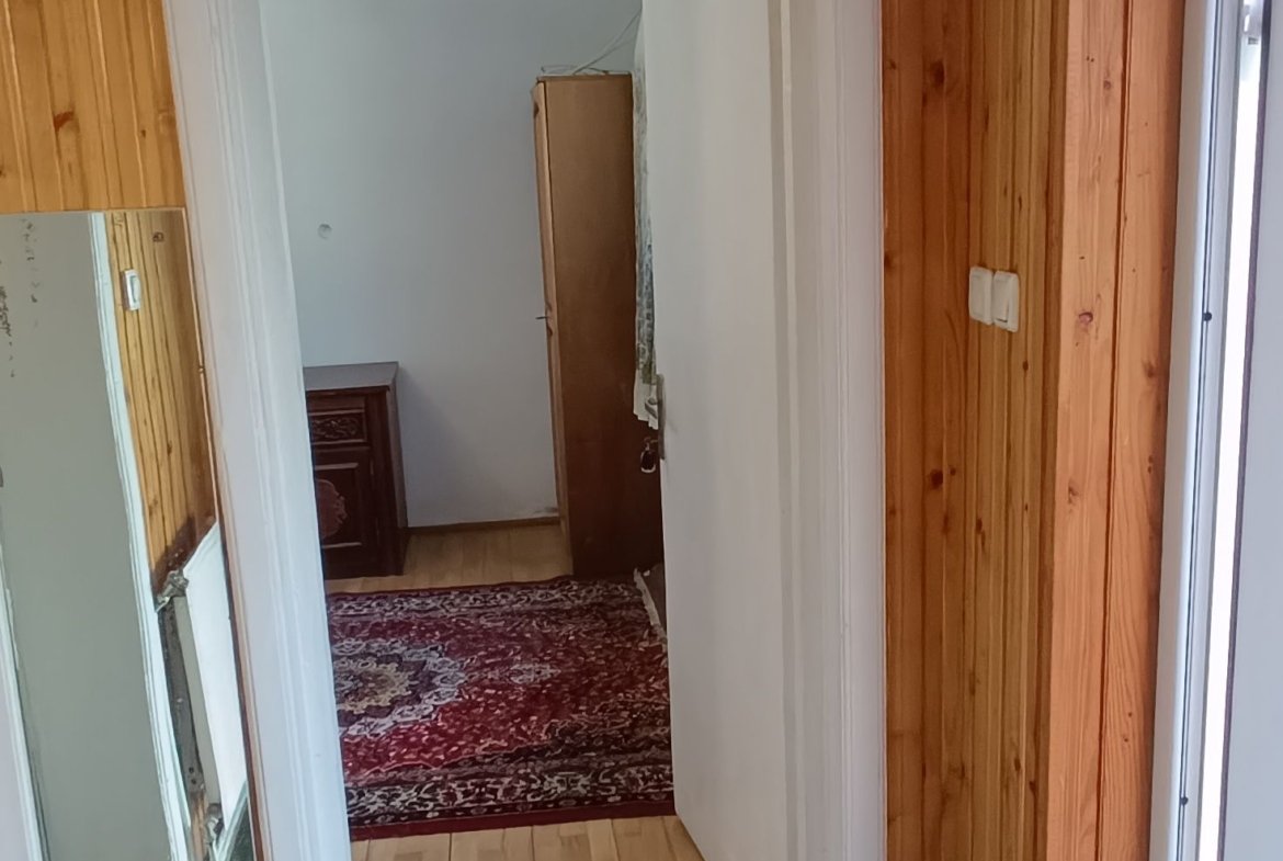 Apartament de închiriat la curte comună chiar în Complexul Studențesc