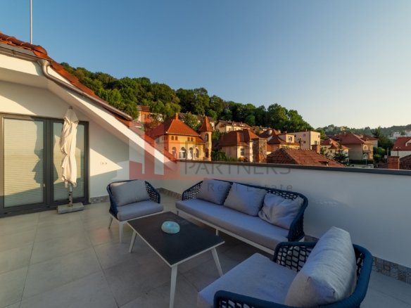 Apartament Duplex Elegant cu Terasă Panoramică – Dealul Cetății, Brașov
