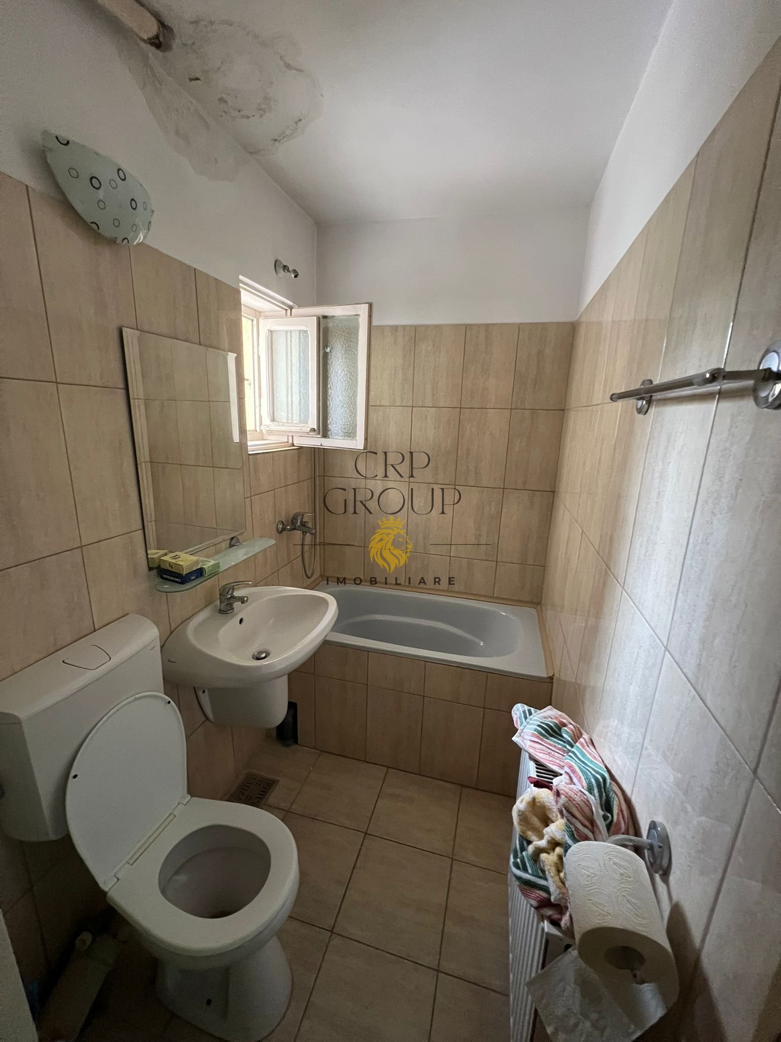 Apartament 4 camere, etaj 1/4, zona Mausoleul Eroilor – Sud