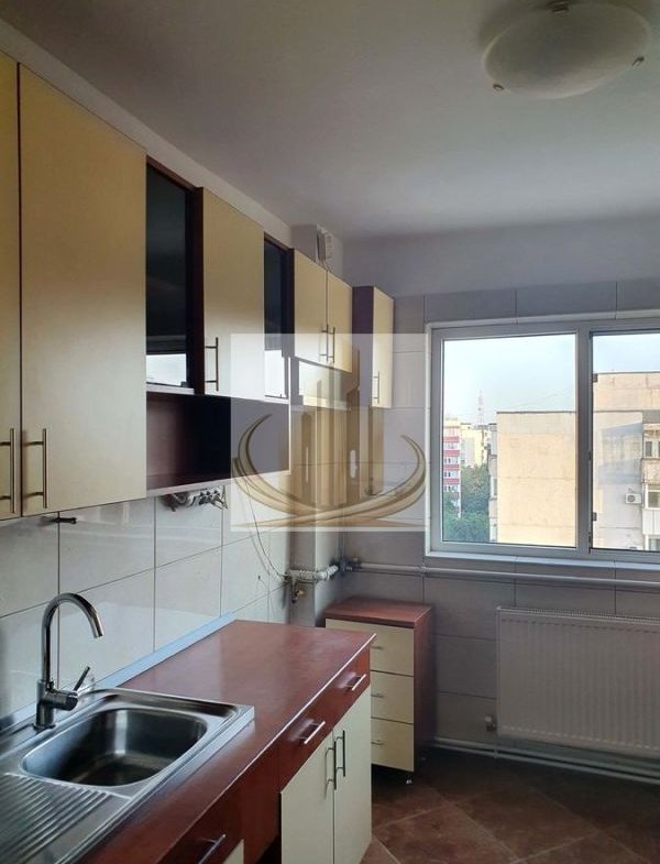 Apartament 2 camere semidecomandat cu parcare de resedinta