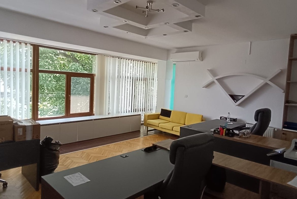 Casă versatilă 280 mp, teren 250 mp, 4 locuri parcare în Timișoara
