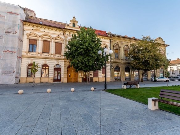 Apartament pe două nivele în Piața Catedralei, Arad.