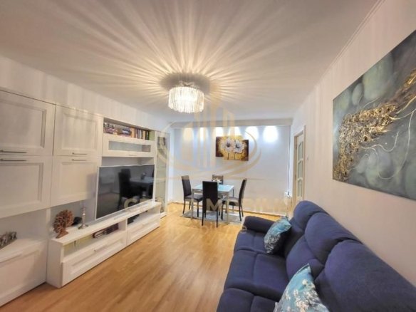 Apartament 4 camere , decomandat,  renovat,centrala proprie,