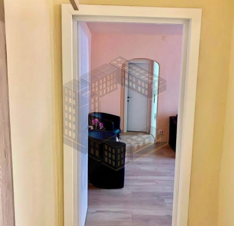 Apartament cu 2 camere, semidecomandat, centrala proprie, de vanzare