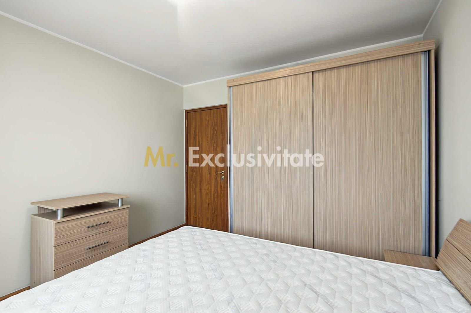 Apartament cu 3 camere decomandat etaj intermediar