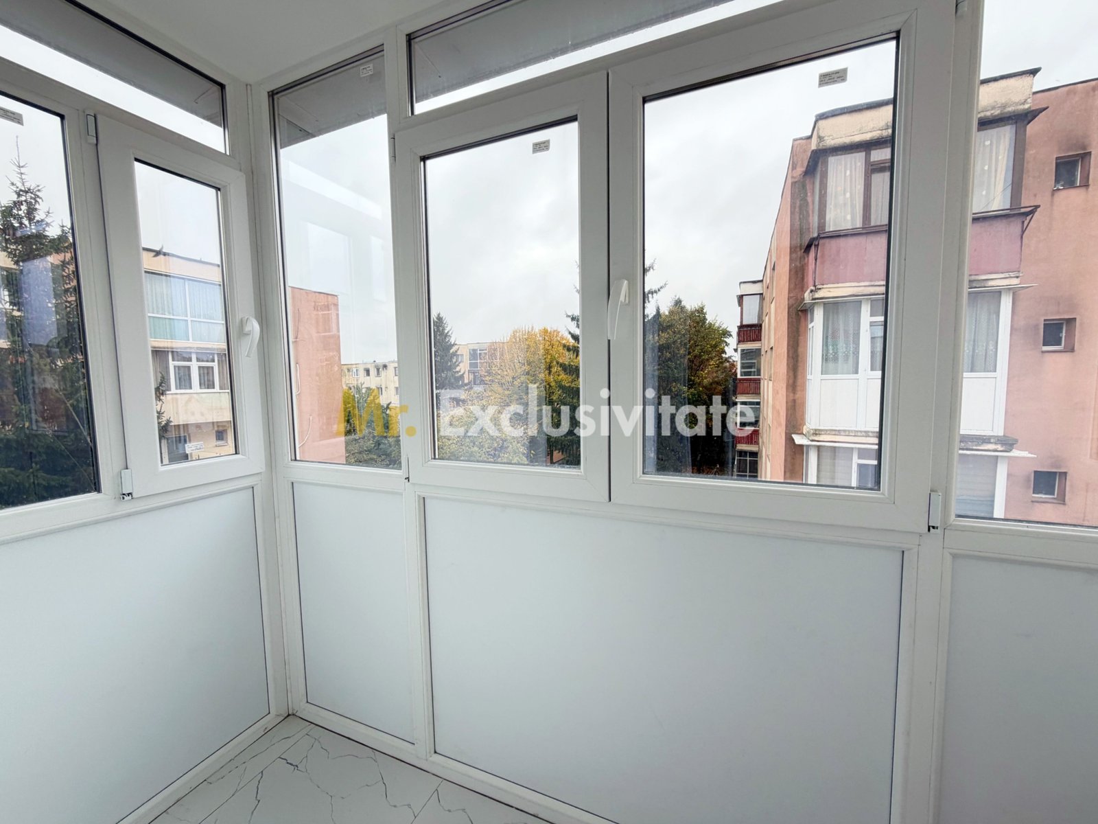 d81c5678f61a421396b9d4bab21aaada Inchiriere apartament 3 camere decomandat – cartier Trivale
