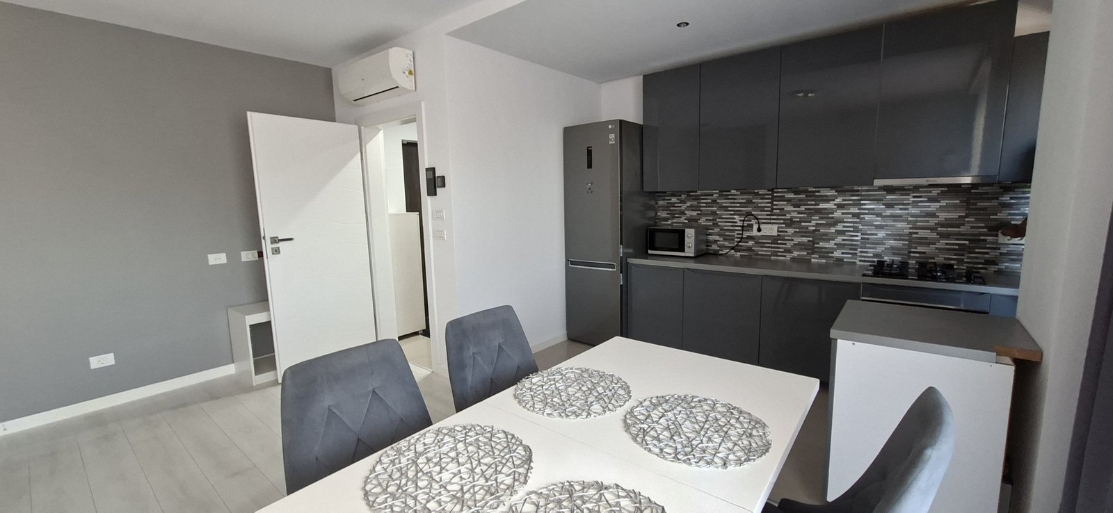 d9272133108b4fe9ba3088edef973f9e Apartament cu 2 camere + loc de parcare subteran – Aradului