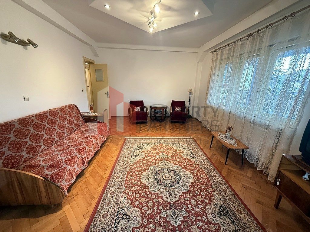 Apartament 3 camere, Bd. Carol I, vizavi de Hotel Montana, centrul Sinaiei