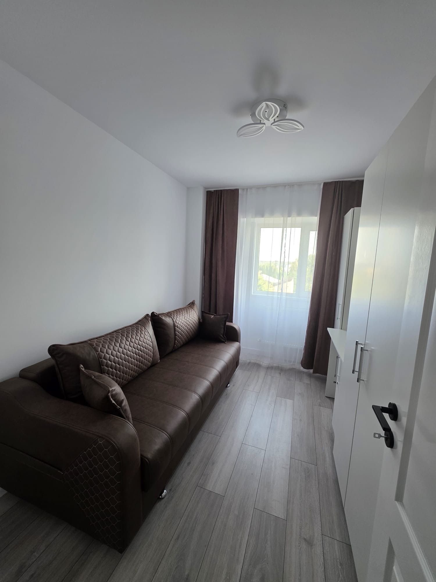 Apartament 3 camere de inchiriat