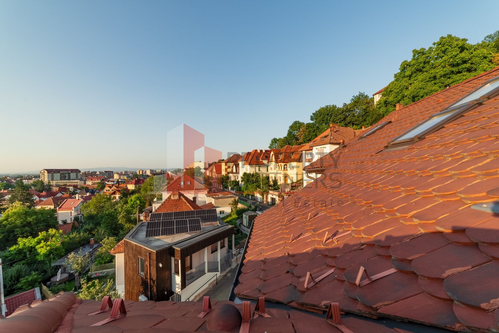 da1535fe9f3f407eb9fc3cbaeb0fa5fd Apartament Duplex Elegant cu Terasă Panoramică – Dealul Cetății, Brașov