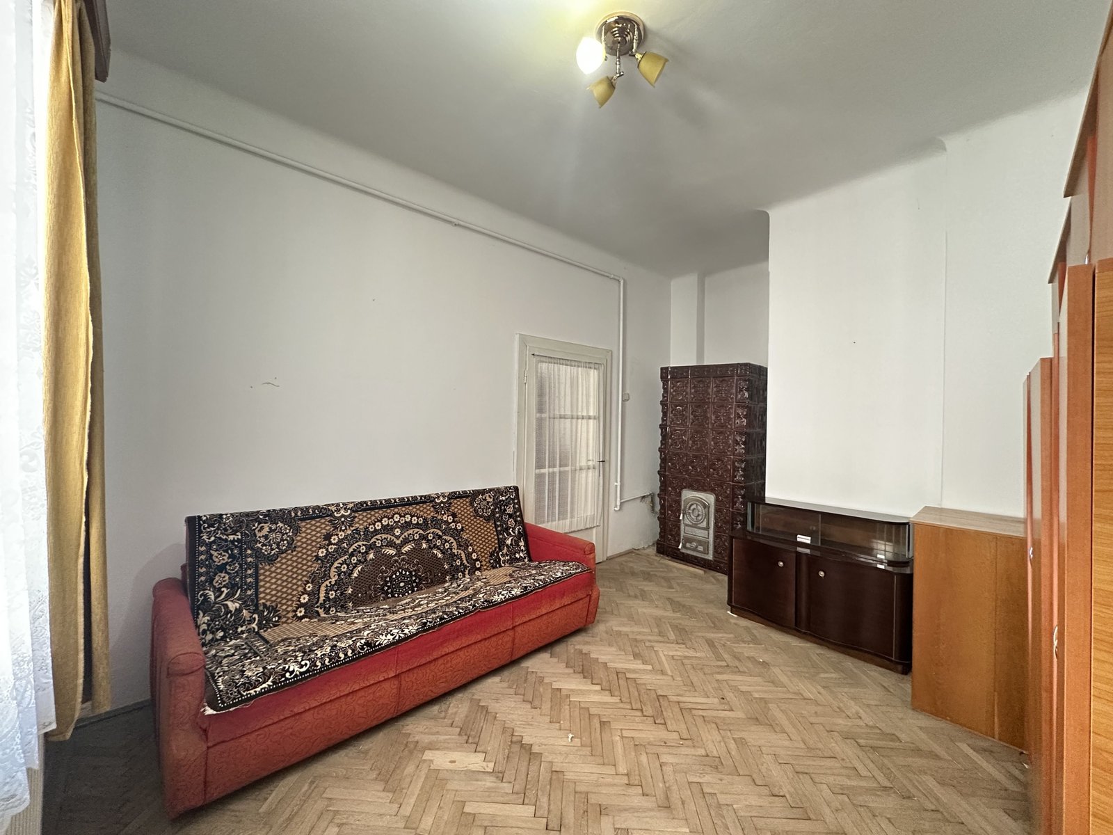 daa43c3d4e4a48f18746775121b86930 Apartament in casa spațios la doar 5-7 minute de Centrul Istoric