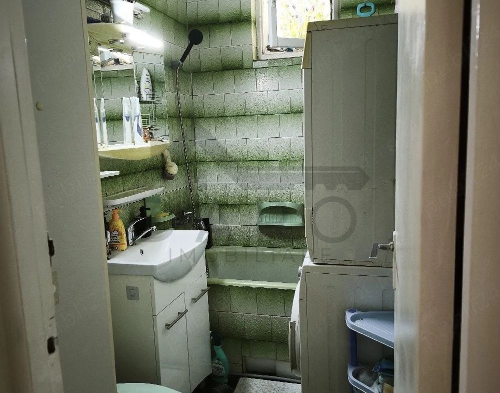 vând apartament cu 3 camere in Tudor zona Fortuna