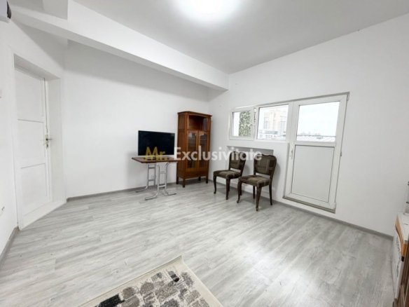 Garsonieră de închiriat, renovată, langă metrou Universitate