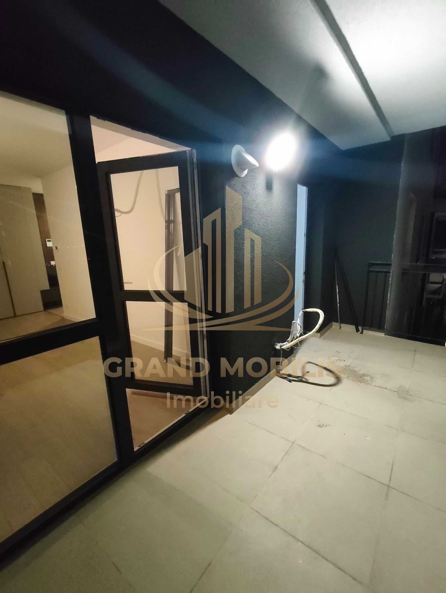 Apartament 3 camere | 85 mp | 2 băi | Balcon 10 mp Loc de parcare