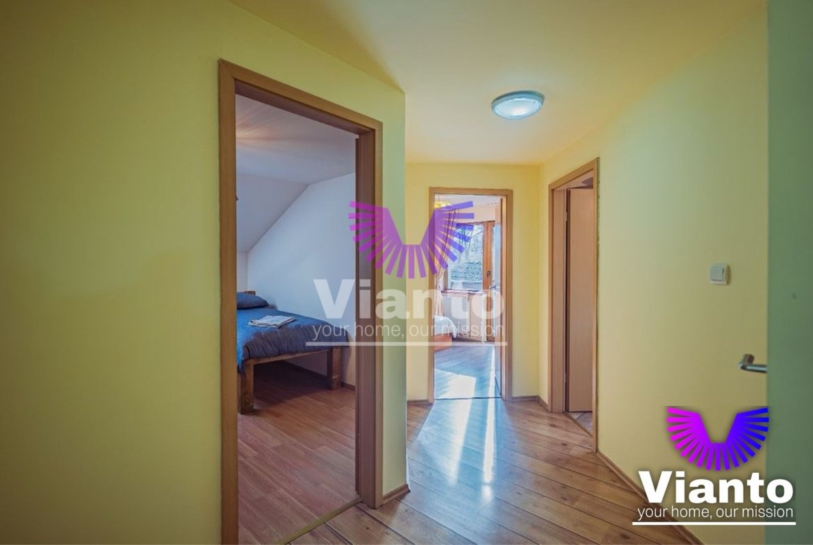Casă de vânzare cu piscina in Tocile – Sadu | Zonă superbă