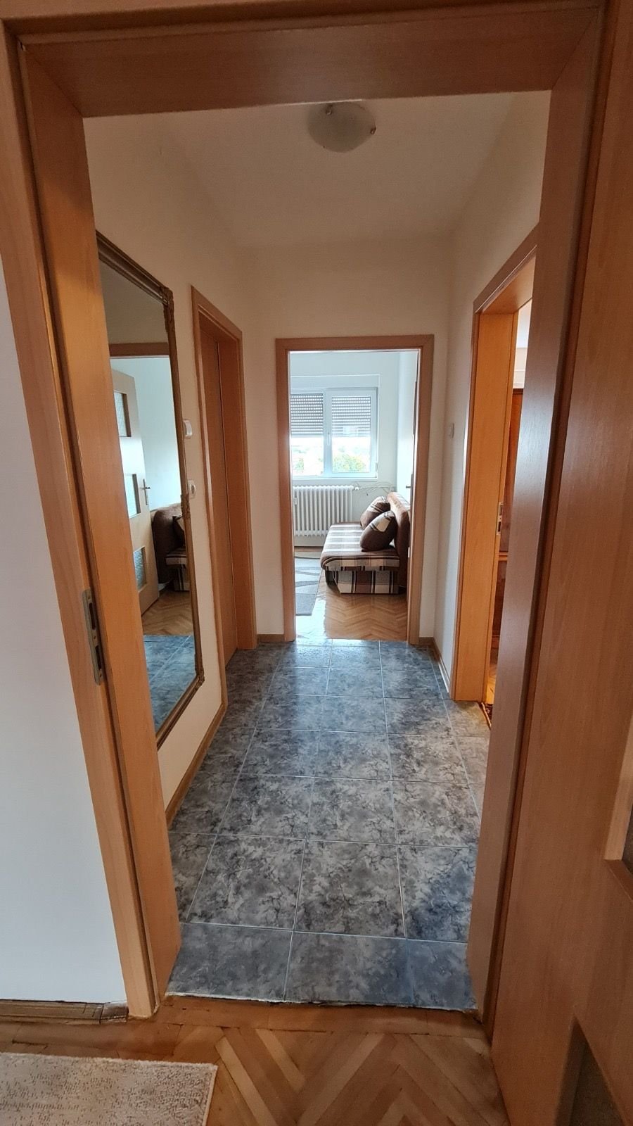 e07b884530454376bd09faf5c3385f75 Apartament 3 camere | 65 mp | Centrală proprie | Boxă CF | Zona Olimpi