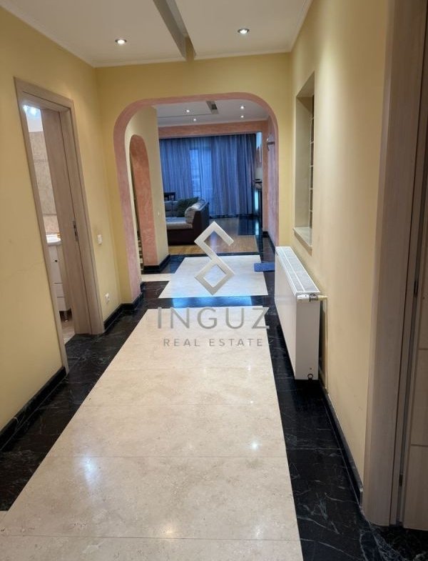Apartament 3 camere in Vila . 125 mp