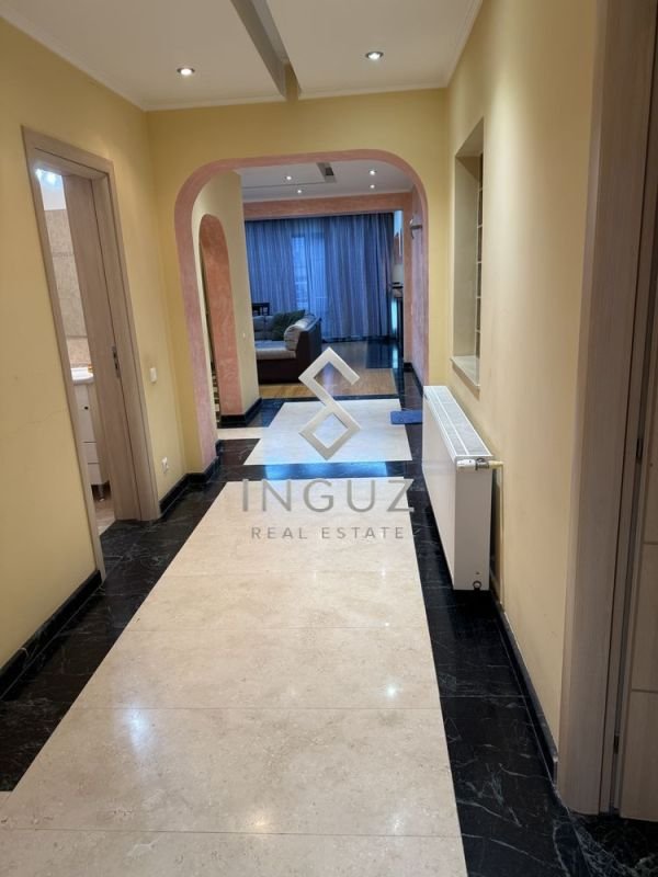 Apartament 3 camere in Vila . 125 mp