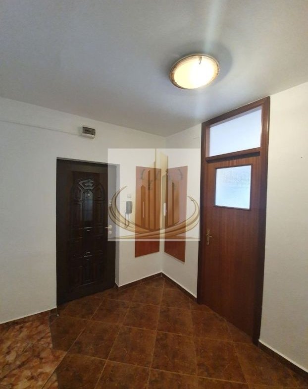 Apartament 2 camere semidecomandat cu parcare de resedinta