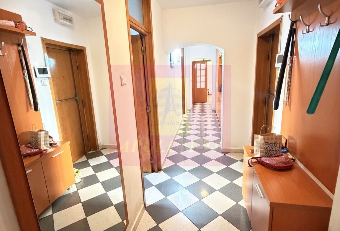 Apt 3 camere de vânzare – Calea Călărași,