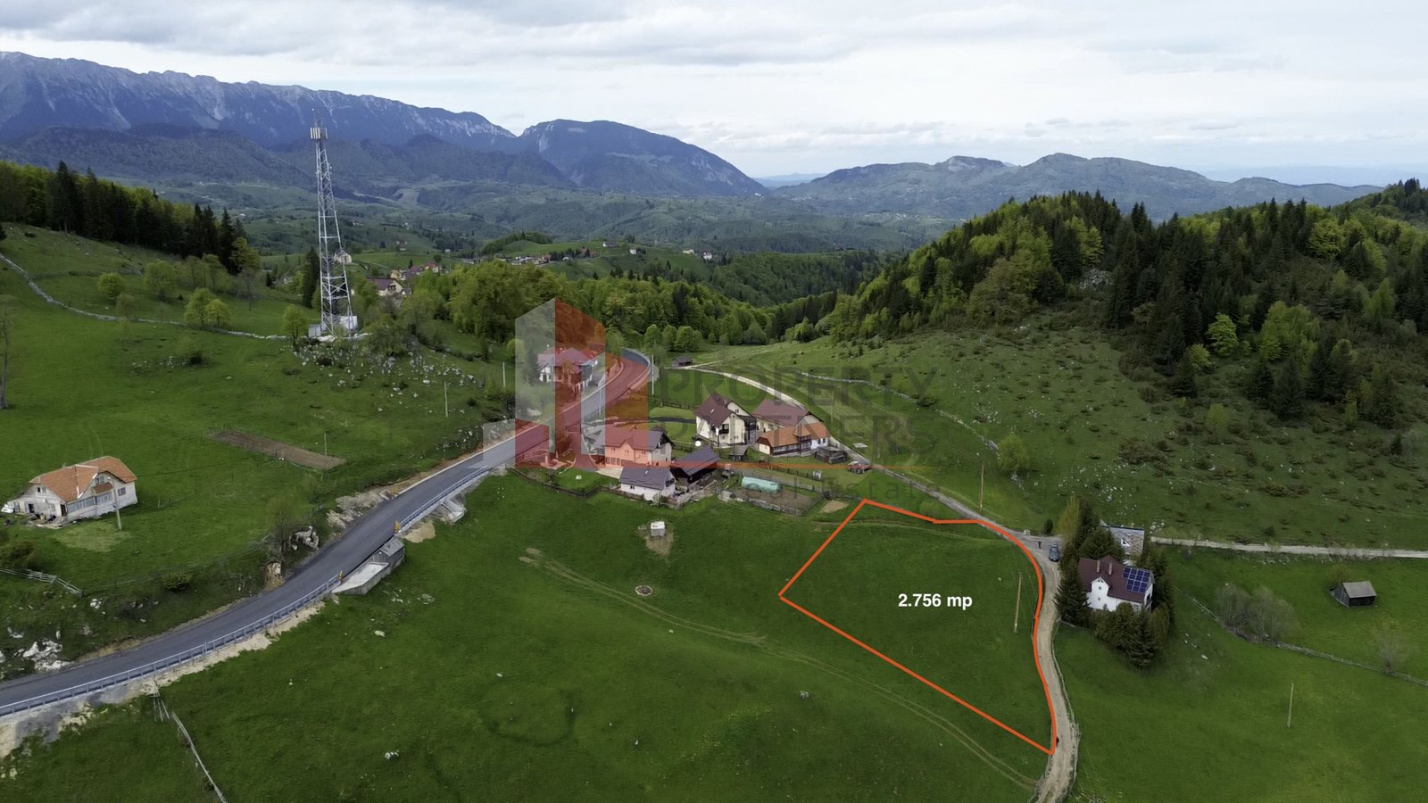 Teren Fundata cu vedere la muntii Bucegi