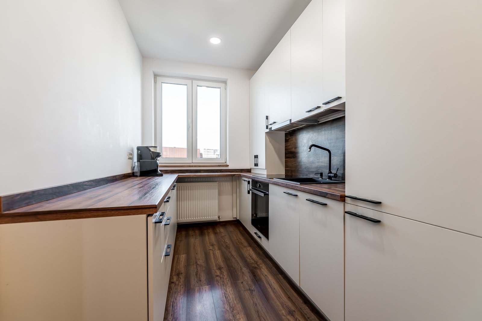 La câtiva pași de mal | 2 camere, 52 mp utili, bloc nou cu lift
