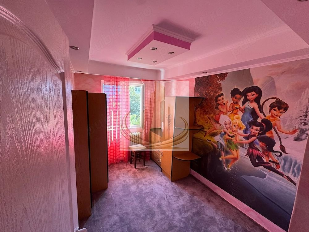 Apartament 3 camere, 40 mp utili, etaj 4/4, acoperiș, zona Șagului
