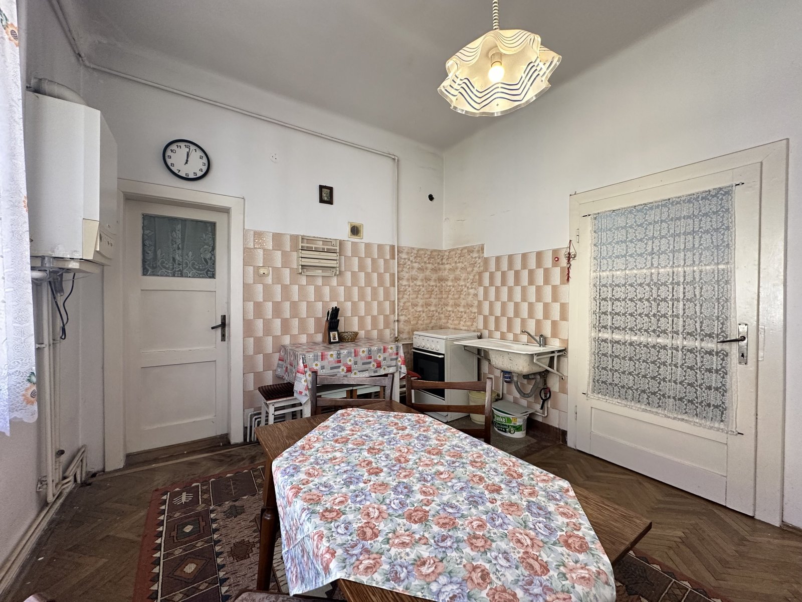 e5c9b6482dd14ebbb871541079f2519e Apartament in casa spațios la doar 5-7 minute de Centrul Istoric