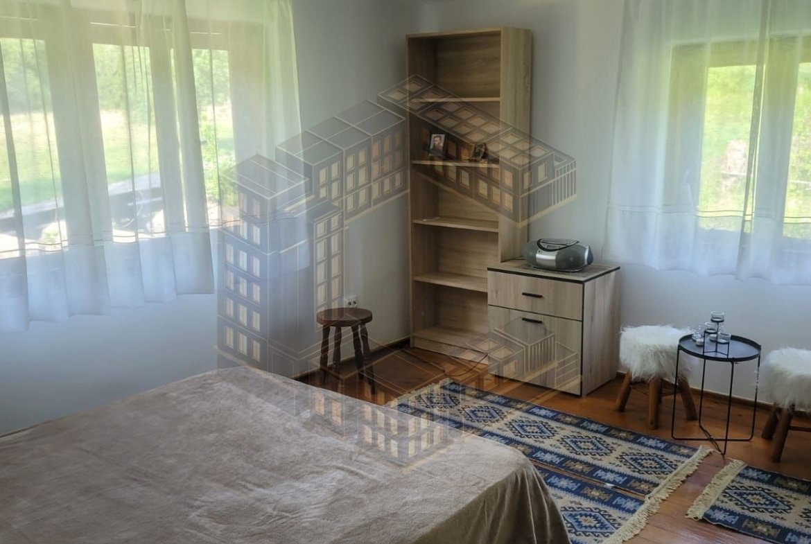 Casa individuala, renovata, teren 5 ha, Glodghilesti, Hunedoara