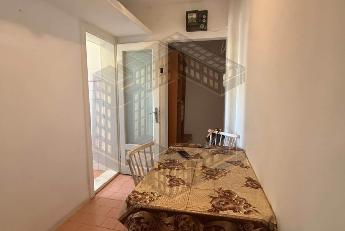 Apartament cu 2 camere, semidecomandat,etajul 2, zona Sagului