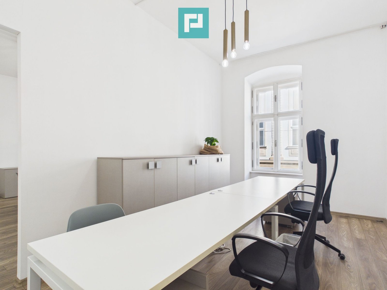e859d5da7f3349fdb3e75400804363cf Spațiu de birouri central | 45 mp | 2 camere