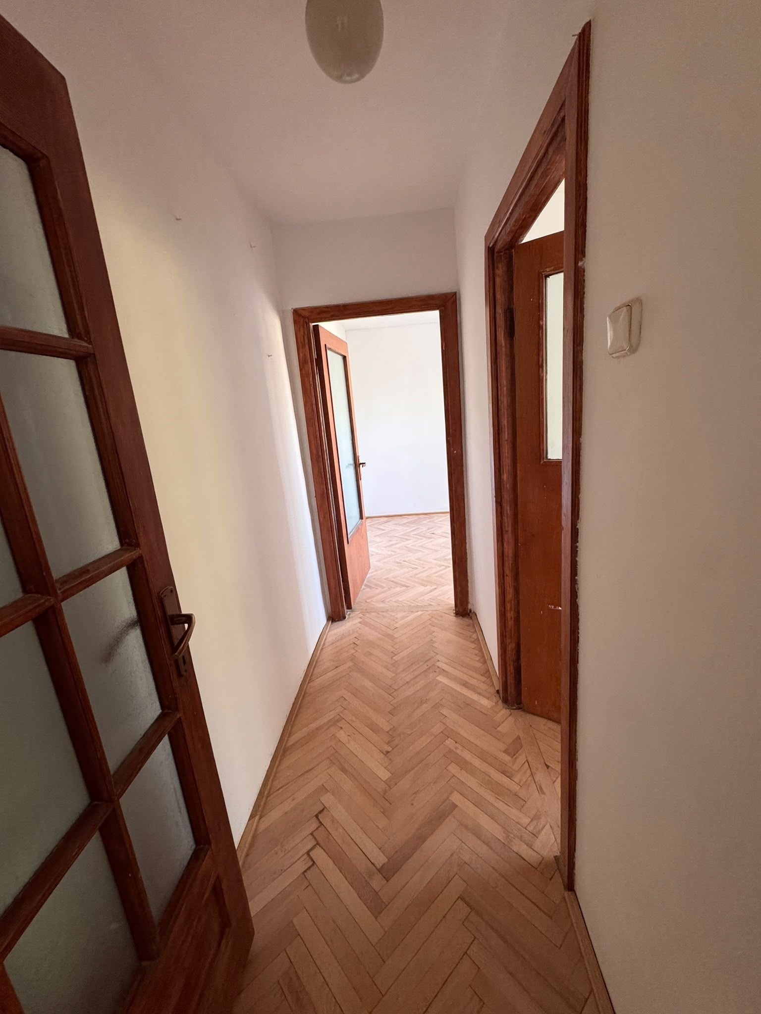 e9275c35ffa9436989cab9edde1ce1f9 Apartament 3 camere renovat, cu centrală proprie, zona Dacia