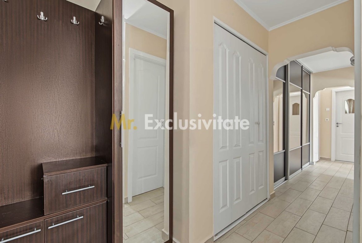 Central-Eremia, ap. 3 camere, 2 băi + boxă,proaspăt zugrăvit, et.2