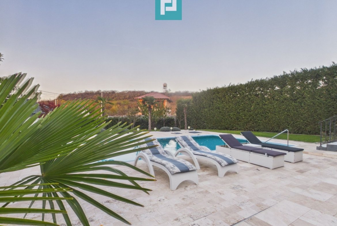 Casă de lux Oncea, piscină, 400 mp