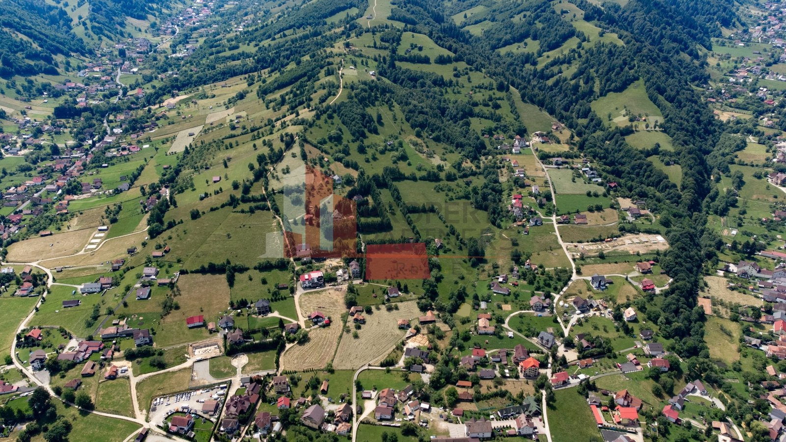 eb2755307aea46bda8cd19d25b8cc6d4 Teren intravilan Bran 2.772 mp | Vedere Piatra Craiului | Potrivit pentru cabane