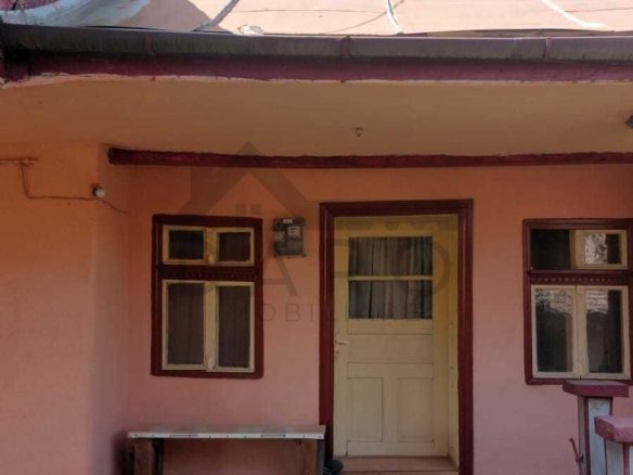 casa la tara in localitate la 30 kilometri de oras