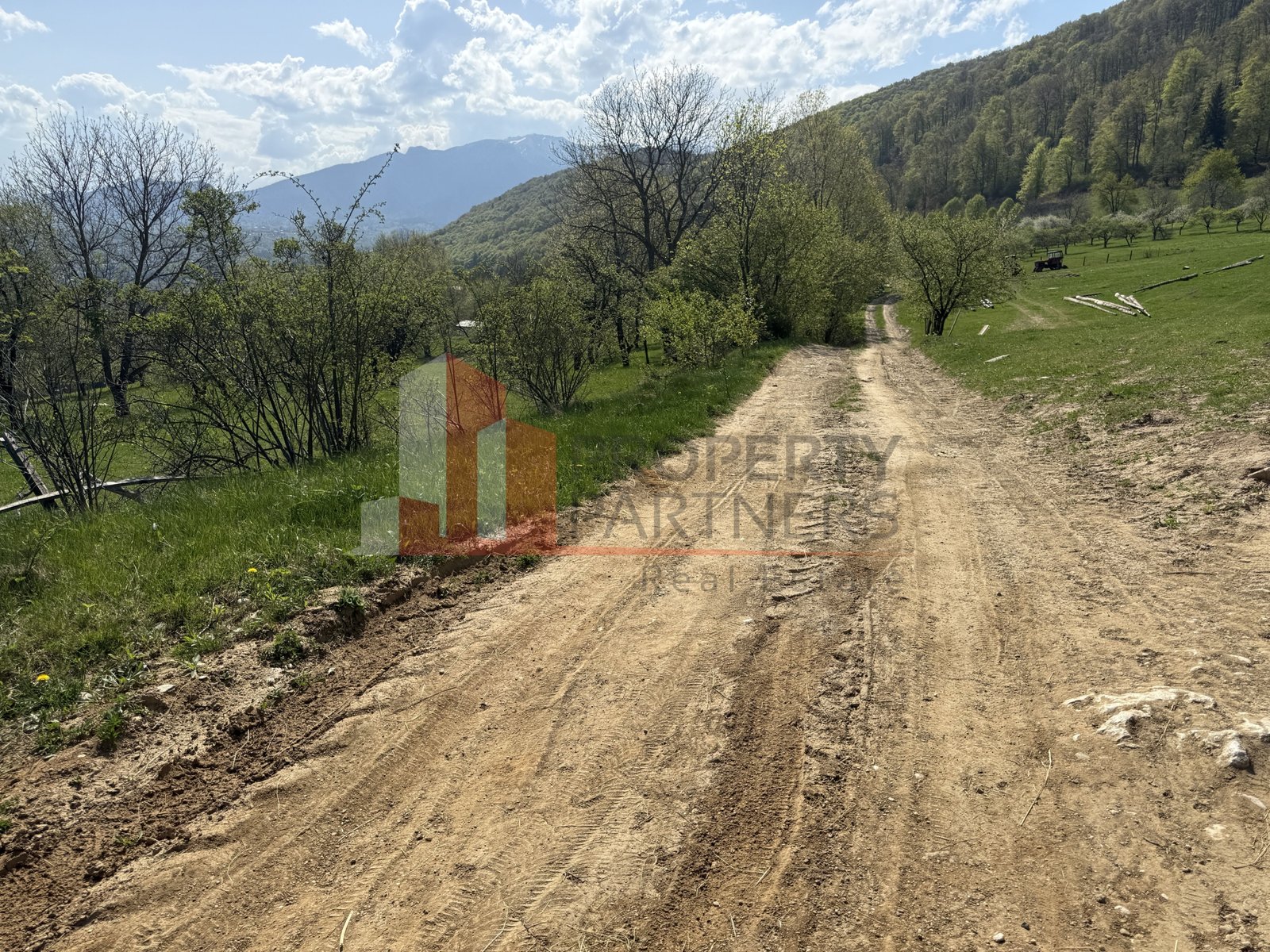 ec72dd0fa6274b74b9aee3fad6abb063 Terenuri Bran – Predelut Priveliște către Bucegi și Postăvaru