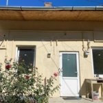 Casă cu o cameră în curte comună
