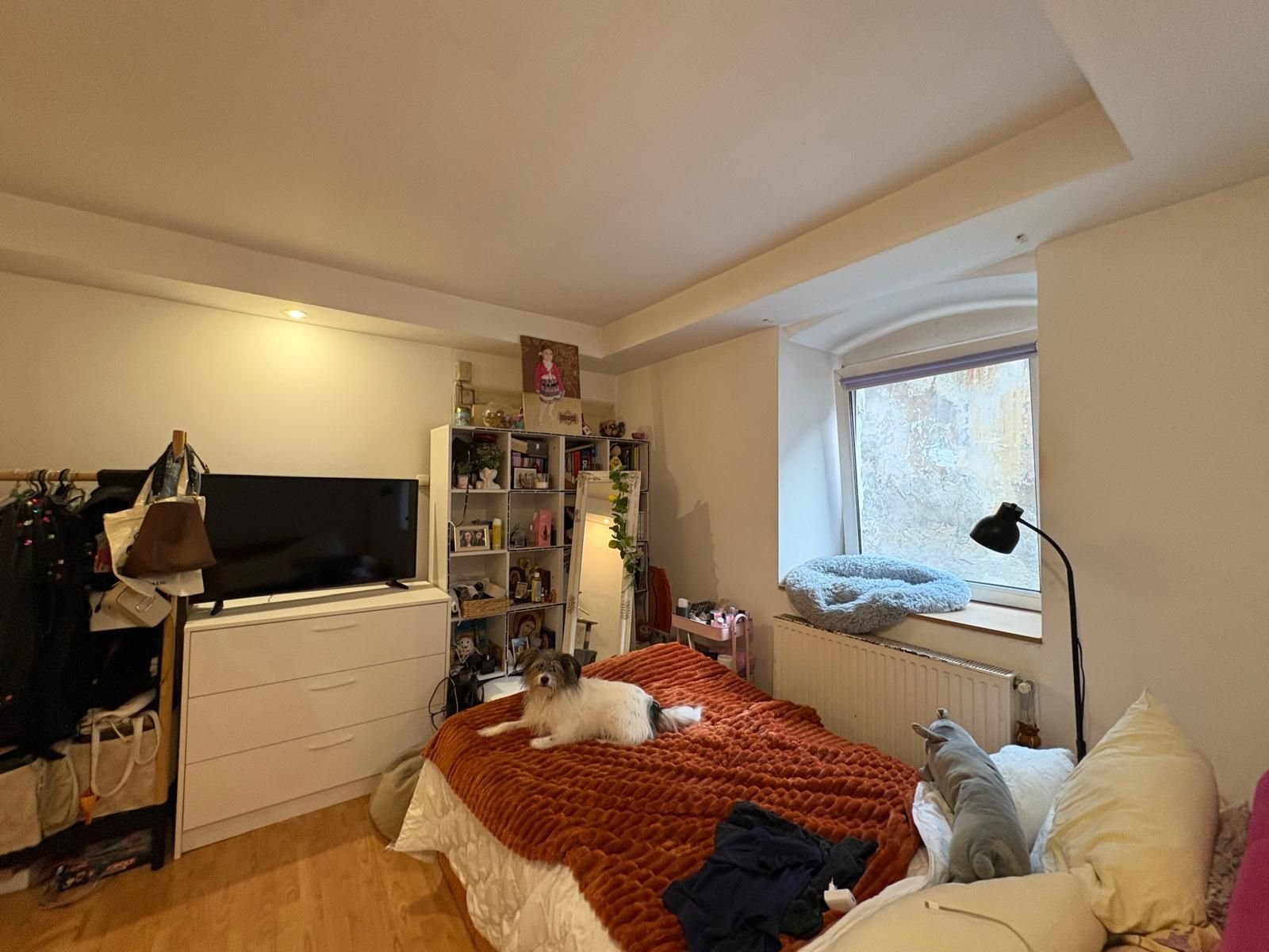ee39bbb2155b48ed9b06690f8f4fec03 Apartament cu doua camere de vanzare in Piata Sfatului
