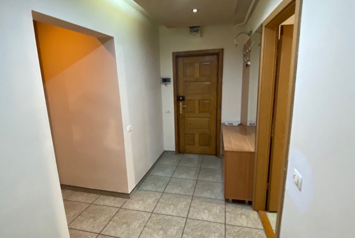 Apartament cu 2 camere zona City Mall